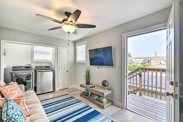 House (3 Bedrooms) | Interior - ~ 1 Mi to Pier, Fishing & Beaches: Galveston Home! (Galveston)