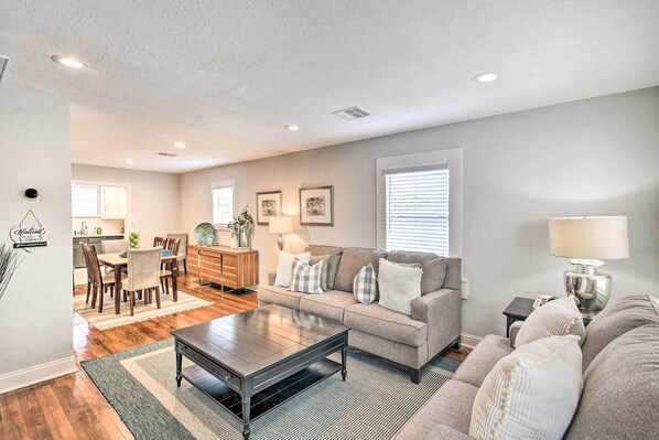 Interior - ~ 1 Mi to Pier, Fishing & Beaches: Galveston Home! (Galveston)