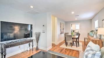 House (3 Bedrooms) | Front of property