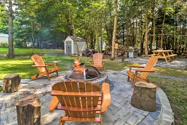 Interior - Game Room & Yard: Family Paradise in Pocono Summit (Pocono Summit)