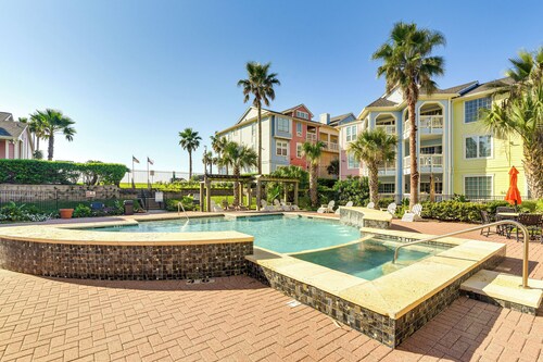 Pool Access + Balcony: Beachfront Galveston Condo!