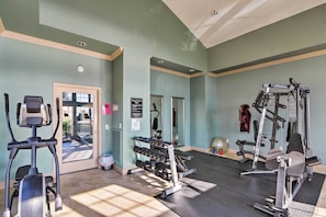 Interior - Walk to Beach & Seawall: Condo in Galveston! (Galveston)