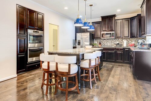 Game Room + Gym: Downtown DC Home!