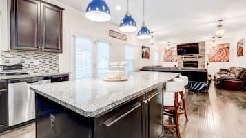 House (5 Bedrooms) | Interior