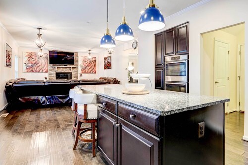Game Room + Gym: Downtown DC Home!