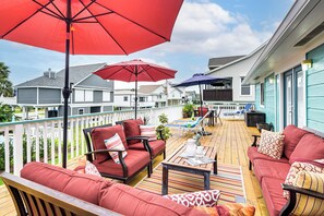 House (2 Bedrooms) | Interior - Steps to Pirate Beach: Galveston Home w/ Deck! (Galveston)
