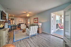 Apartment (2 Bedrooms) | Interior - Oceanfront Texas Condo w/ Pool: Pets Stay Free (Port Aransas)