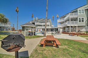 Apartment (2 Bedrooms) | Interior - Oceanfront Texas Condo w/ Pool: Pets Stay Free (Port Aransas)
