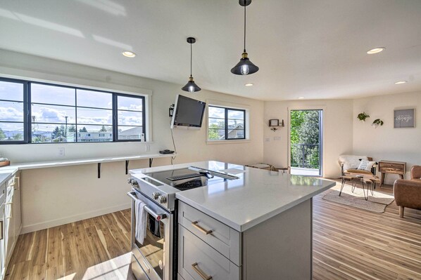 Apartment (1 Bedroom) | Private kitchen | Highchair, paper towels - 'ruston Retreat' - Mod Home w/ Rooftop Deck! (Tacoma)