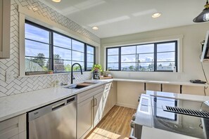 Apartment (1 Bedroom) | Private kitchen
