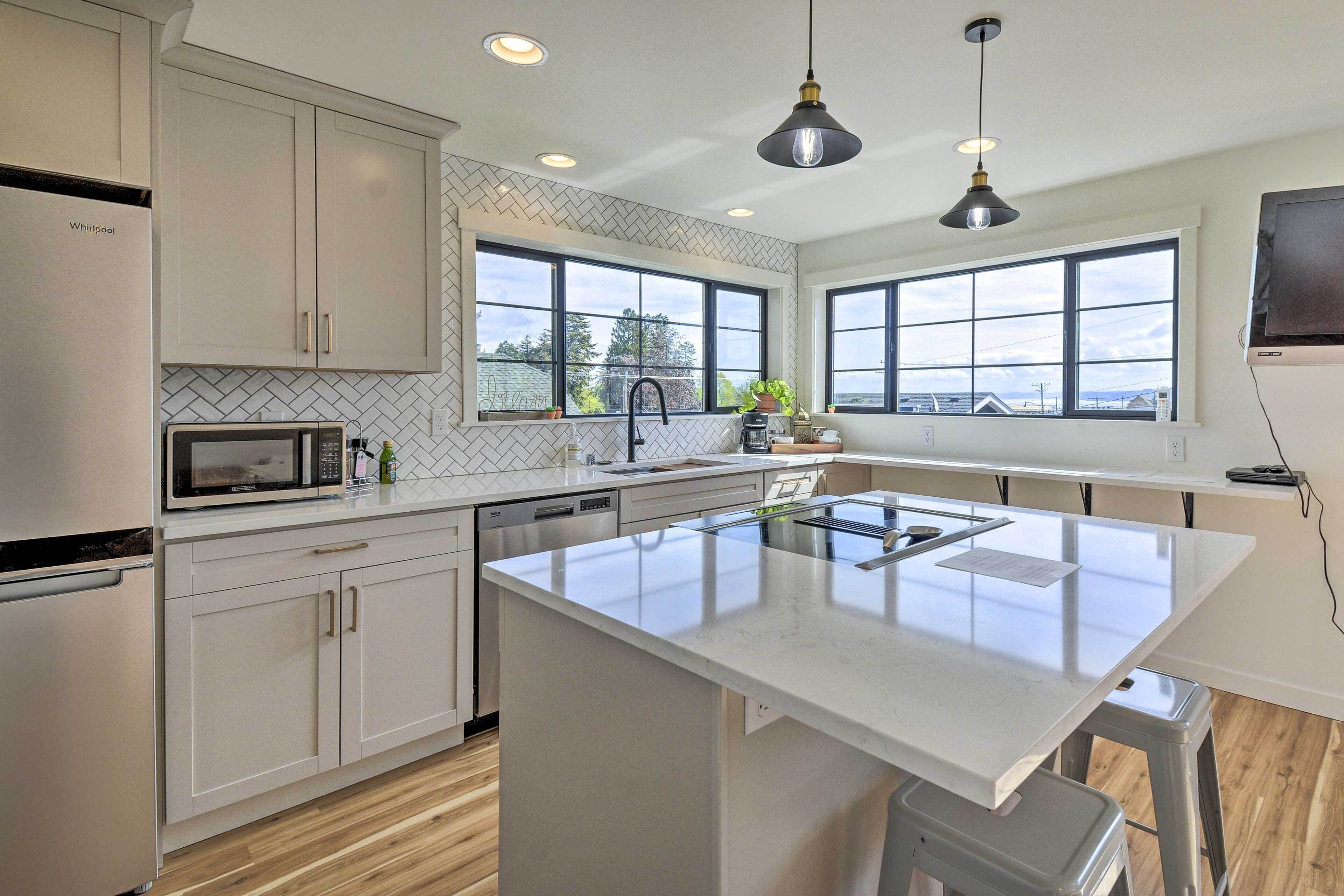 Apartment (1 Bedroom) | Private kitchen | Highchair, paper towels