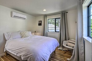 Leilighet (1 Bedroom) | 1 soverom, skrivebord for bærbar PC og strykejern/-brett