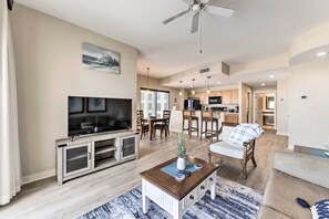Apartment (2 Bedrooms) | Interior - Scenic PCB Condo w/ Stunning Sunsets & Beach View! (Panama City Beach)