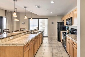 Interior - Scenic PCB Condo w/ Stunning Sunsets & Beach View! (Panama City Beach)