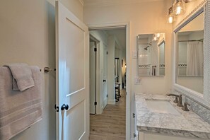 Cottage (2 Bedrooms) | Interior - Orlando Vacation Rental < 2 Miles to Lake Ivanhoe! (Orlando)