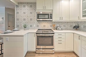 Cottage (2 Bedrooms) | Interior - Orlando Vacation Rental < 2 Miles to Lake Ivanhoe! (Orlando)