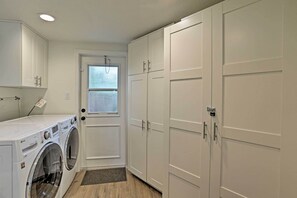 Cottage (2 Bedrooms) | Interior - Orlando Vacation Rental < 2 Miles to Lake Ivanhoe! (Orlando)