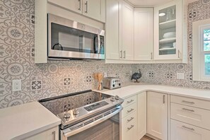 Cottage (2 Bedrooms) | Interior - Orlando Vacation Rental < 2 Miles to Lake Ivanhoe! (Orlando)