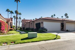 Interior - Patio + Resort Amenities: Palm Desert Escape (Palm Desert)