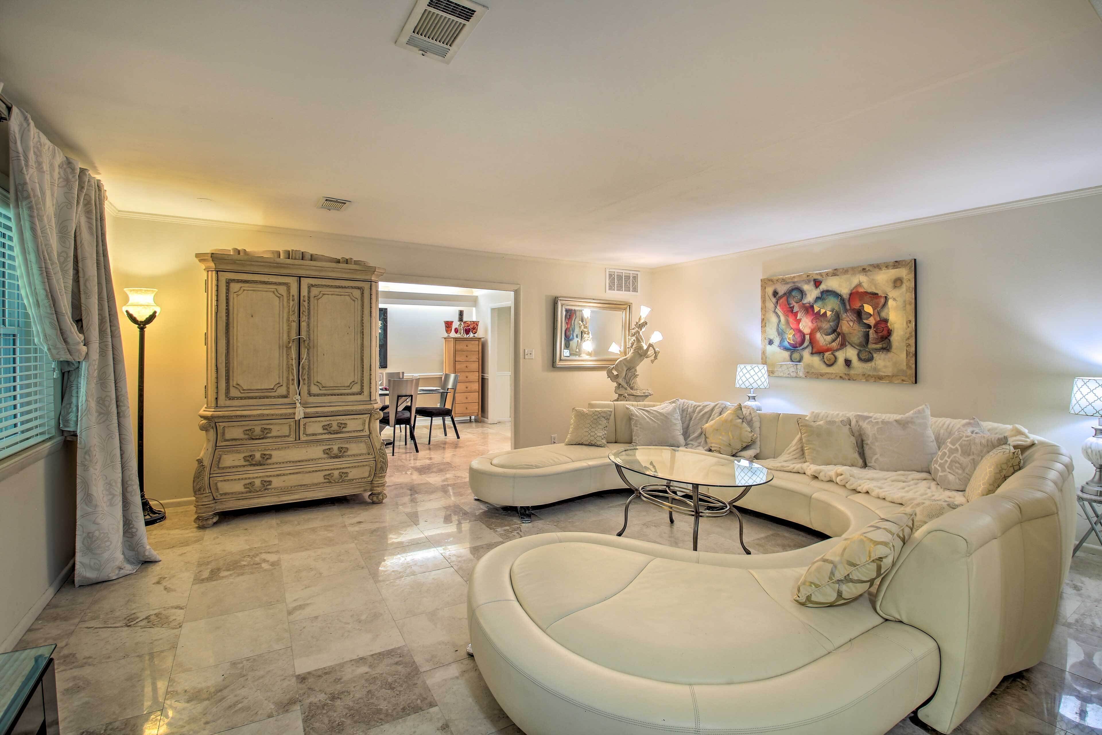 House (4 Bedrooms) | Interior