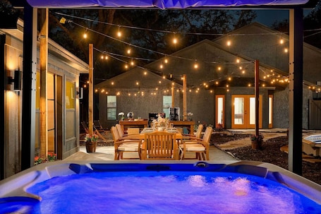House (6 Bedrooms) | Interior