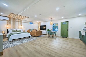 Interior - Private Pools & Hot Tubs: Luxe Brandon Oasis! (Brandon)