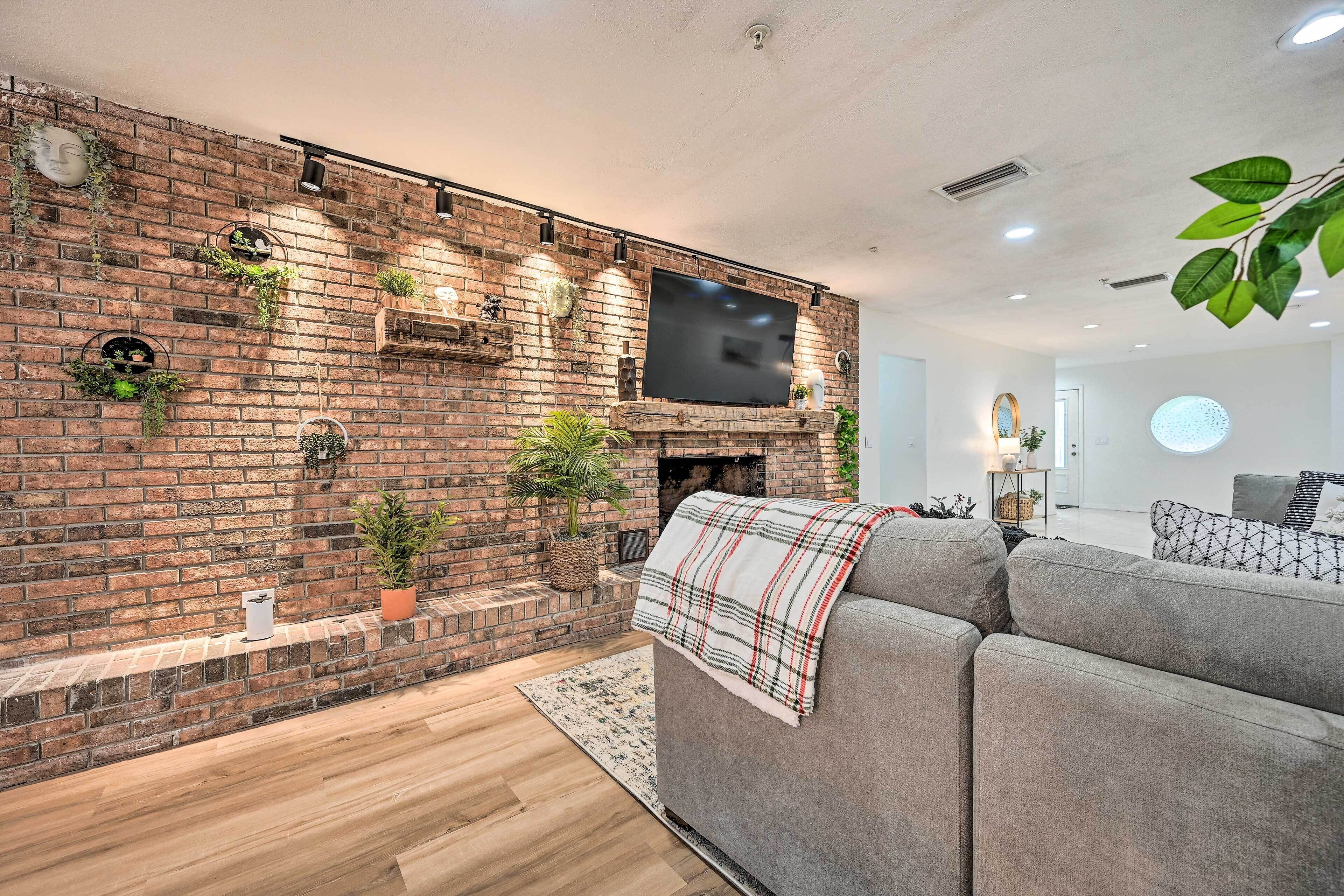 House (6 Bedrooms) | Interior