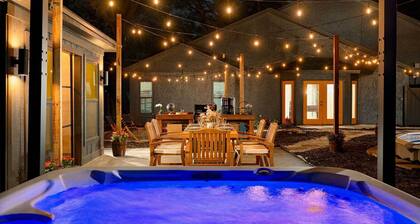 Private Pools & Hot Tubs: Luxe Brandon Oasis!