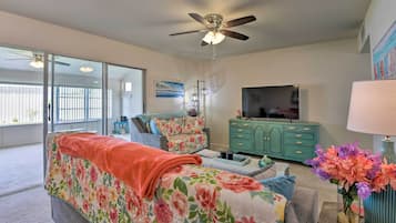 Casa (2 Bedrooms) | Zona de estar | Una televisión