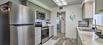 Pool Access: Ranch-style House in Sun City Center