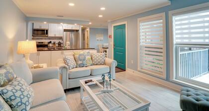 Sip, Sunbathe & Relax Poolside: Madeira Beach Gem!