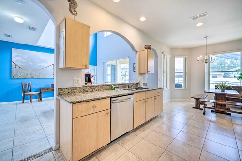 Dog-friendly Kissimmee Home w/ Lanai + Pool!