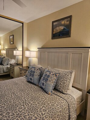 2 bedrooms, iron/ironing board, travel cot, free WiFi - Best view in Maui.  Condo fully remodeled.  August special 10% weekly discount. (Wailuku)