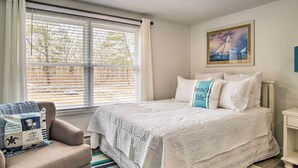 A bedroom with a bed, a chair, a window with blinds, and a painting on the wall. - Martha's Vineyard Escape Near South Beach (Edgartown)