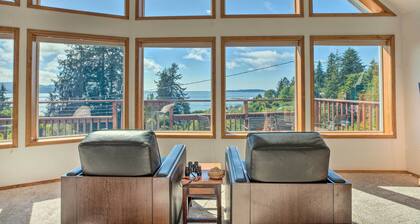 Bay City Home w/ Gorgeous Bay Views From Deck