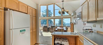 Bay City Home w/ Gorgeous Bay Views From Deck