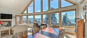 Bay City Home w/ Gorgeous Bay Views From Deck