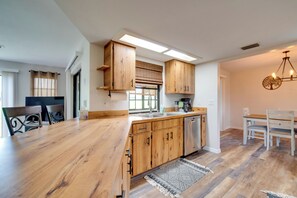 House (3 Bedrooms) | Interior - Walk to Lake: Geataway w/ Yard in Inverness (Inverness)