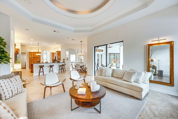 House (5 Bedrooms) | Interior