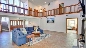 House (5 Bedrooms) | Interior