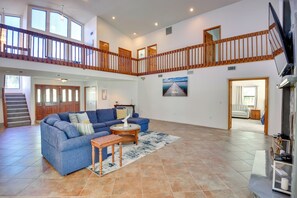 House (5 Bedrooms) | Interior