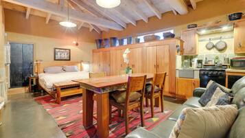 Iron/ironing board, bed sheets