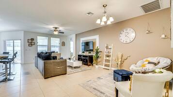 House (4 Bedrooms) | Interior