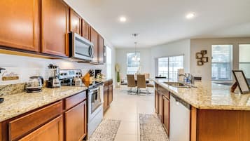 House (4 Bedrooms) | Interior