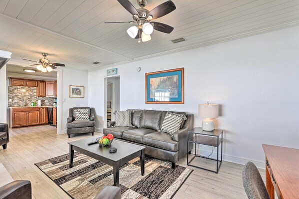 House (3 Bedrooms) | Interior - Chic Home w/ Fire Pit & Patio, Walk to Lake! (Mount Dora)