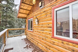 Terrace/patio - Picturesque Alma Log Cabin w/ Deck & Grill! (Alma)