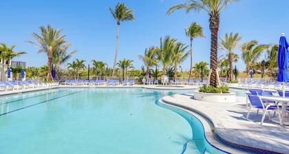 Sunny Ocean Village Beach Condo: Community Pool