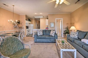 Interior - Inviting Myrtle Beach Condo w/ Pool Access! (Myrtle Beach)