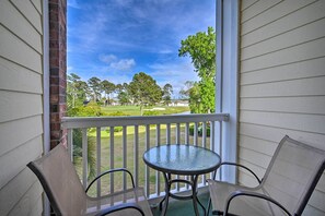 Front of property - Inviting Myrtle Beach Condo w/ Pool Access! (Myrtle Beach)