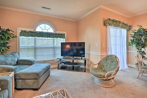 Interior - Inviting Myrtle Beach Condo w/ Pool Access! (Myrtle Beach)